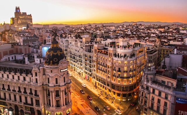 Sådan kan du finansiere din rejse til Spanien