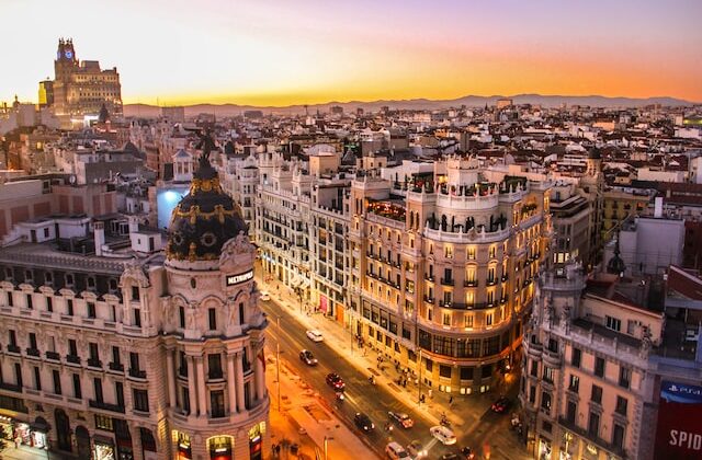Sådan kan du finansiere din rejse til Spanien